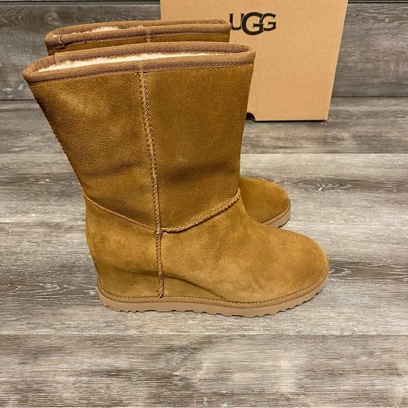 UGG | Classic Femme Short Boots In Chestnut NEW In Box - Picture 4 of 16